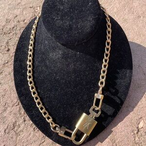 Louis Vuitton lock and key with unbranded chain #320